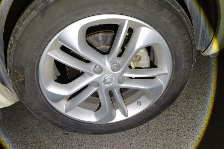 Used Renault Koleos 2012 2.5L Two-Wheel Drive Luxury Navigation Edition
