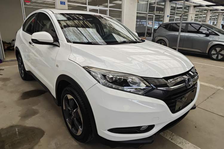 Used Honda Vezel 2017 1.8L CVT Front-Wheel Drive Pioneer Edition Front Right 45 Deg