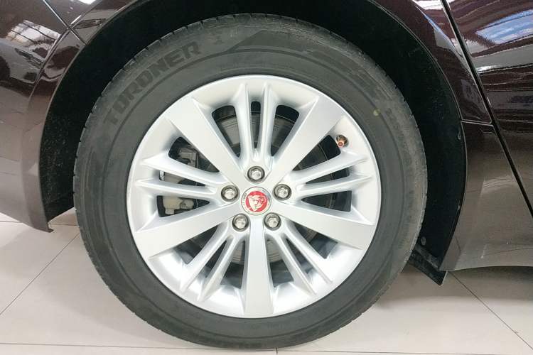 Used Jaguar XFL 2019 XFL 2.0T 200PS Two-Wheel-Drive Luxury Edition Right Rear Wheel Hub