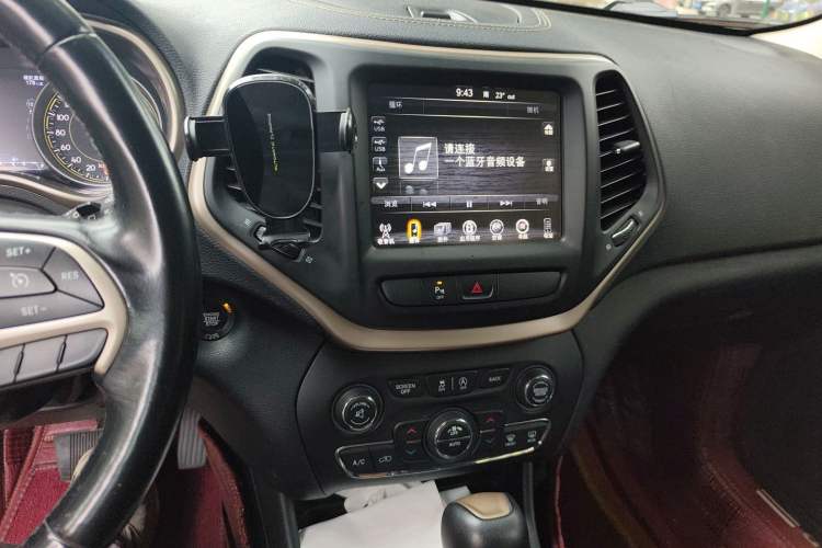 Used Jeep Cherokee 2017 2.0L Superior Edition Audio And AC Panel