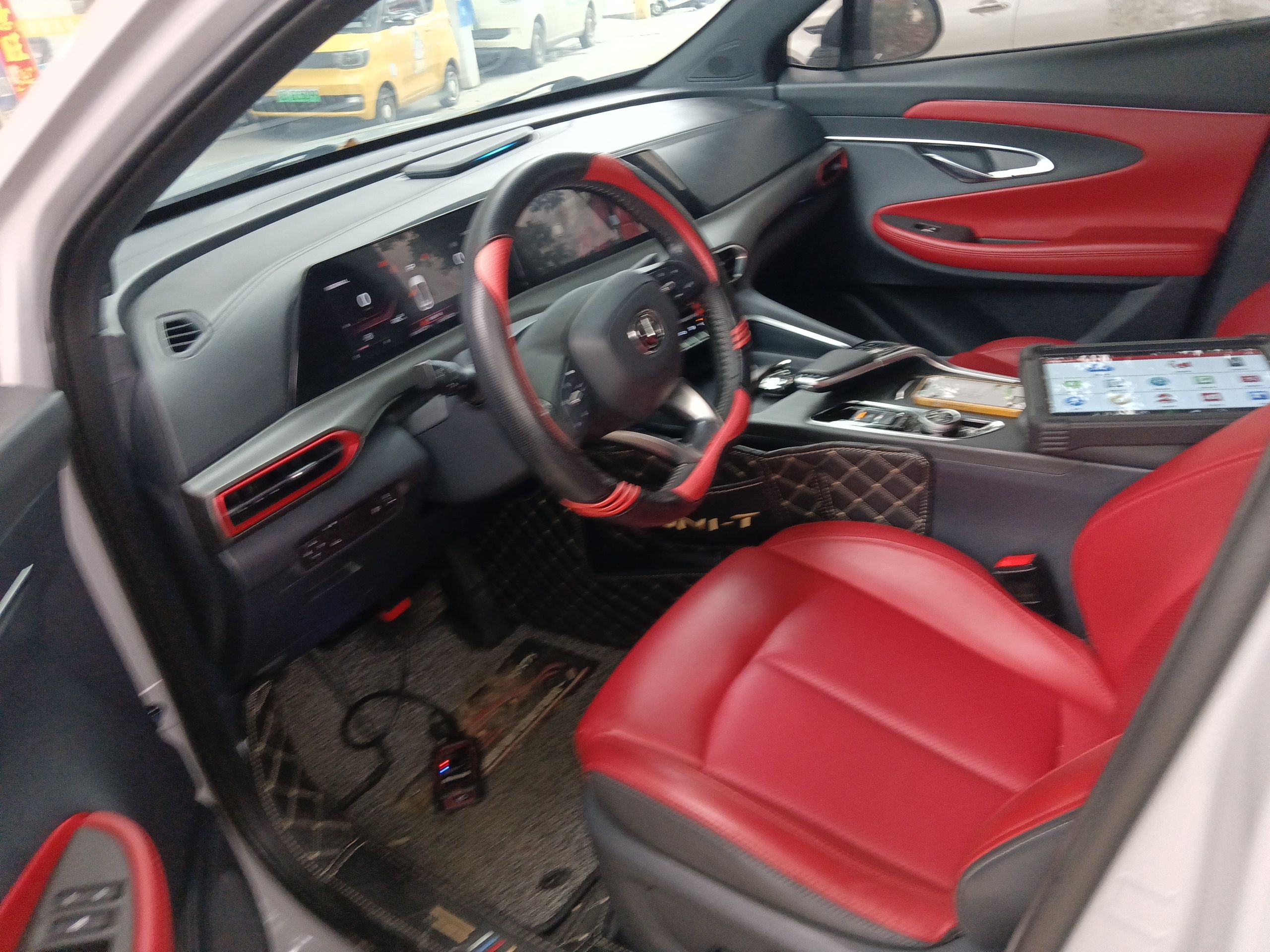 المقاعد الأمامية داخل السيارة