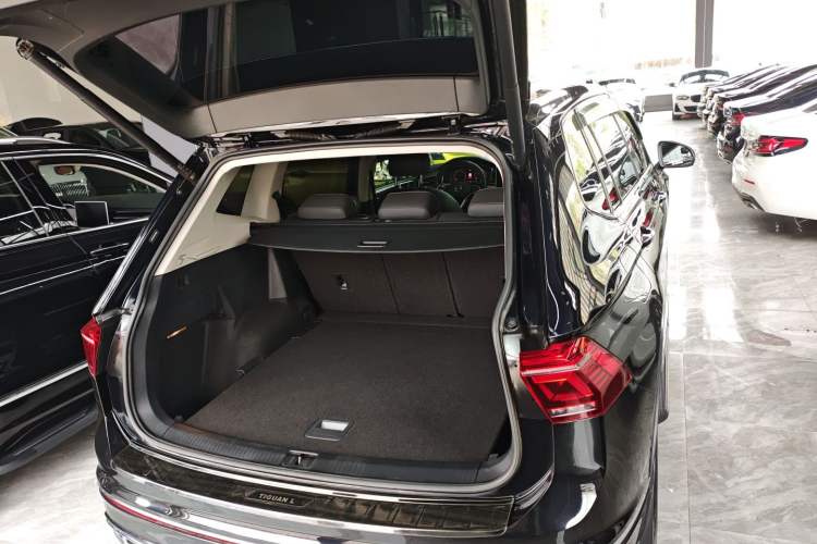 Used Volkswagen Tiguan L 2022 330TSI Automatic Two-Wheel Drive R-Line Enhanced Edition Trunk