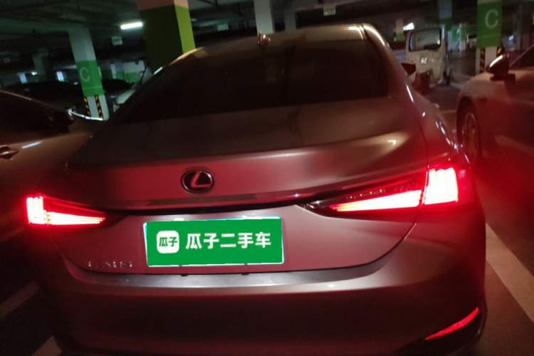 Used Lexus ES 2023 200 Excellence Edition Rear