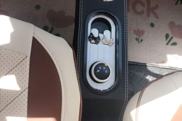 Used Wuling Hongguang MINIEV 2022 Macaron Premium Model – Lithium Iron Phosphate Gear Lever