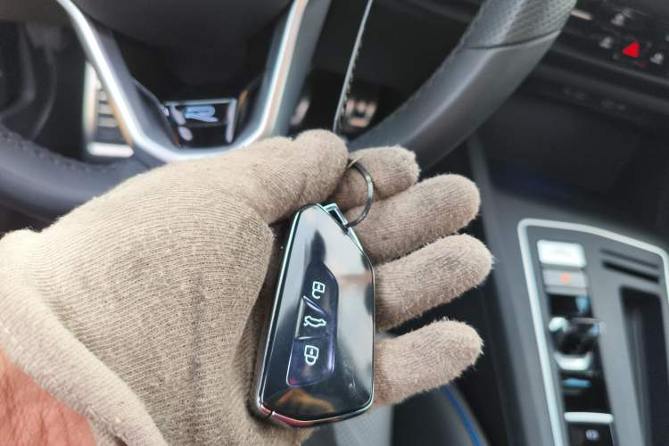 Used Volkswagen Golf 2025 300TSI R-Line
