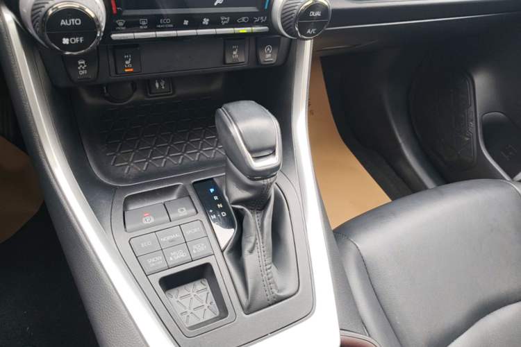 Used Toyota RAV4 2021 2.0L CVT 4x4 Style PLUS Edition Gear Lever