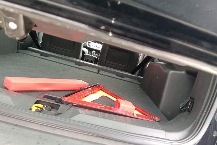 Used Ford Kuga 2015 1.5L GTDi Two-Wheel-Drive Comfort Model Trunk