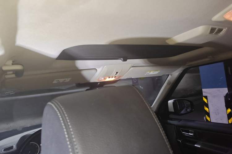 Used Land Rover Discovery 2016 3.0 SC Obsidian Black Heritage Edition HSE Headliner