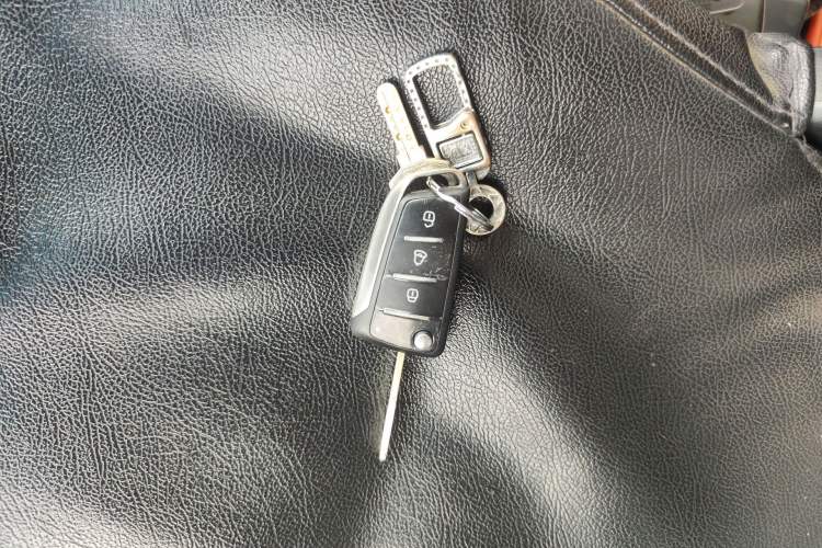 Used JAC Group Sunray 2017 2.7T Long-Wheelbase High-Roof Star Express Multifunctional Commercial Vehicle Vehicle Key