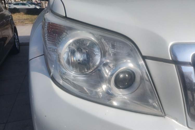 Used Toyota Prado 2010 2.7L Automatic Deluxe Edition Right Front Headlight