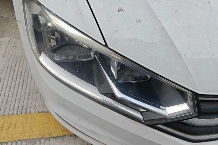 Used Volkswagen Bora 2017 1.6L Automatic Comfort Model Right Front Headlight