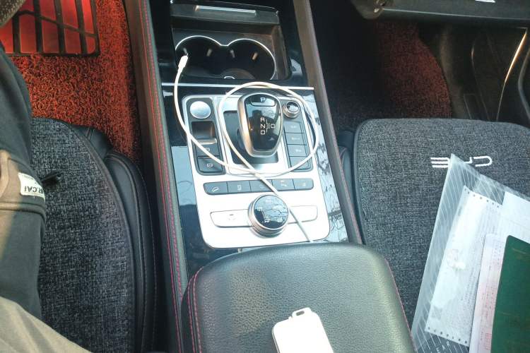 Used BYD Tang New Energy 2018 DM 2.0T All-Wheel Drive Smart Connectivity Luxury Model 7 Seats China V Emission Standard Gear Lever