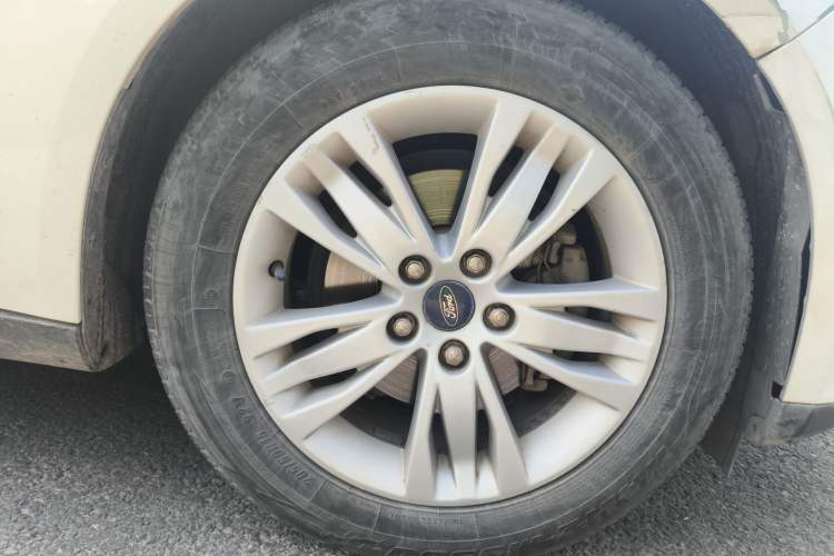 Used Ford Focus 2012 Hatchback 1.6L Automatic Comfort Model Right Front Wheel Hub