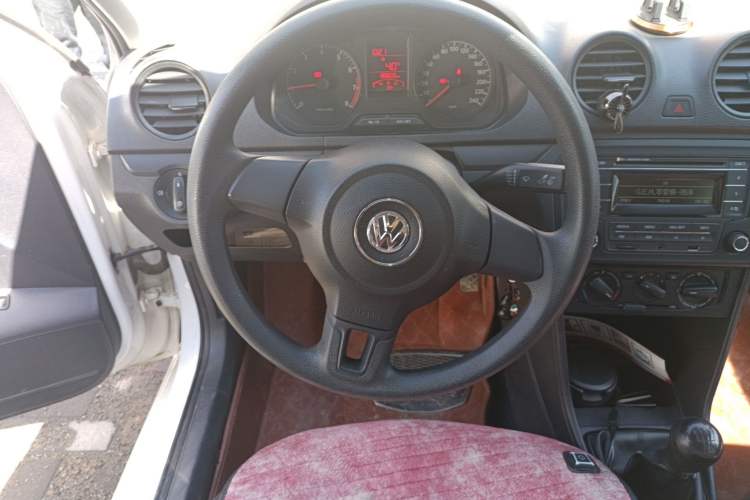 Used Volkswagen Jetta 2015 1.6L Manual Fashion Edition Steering Wheel