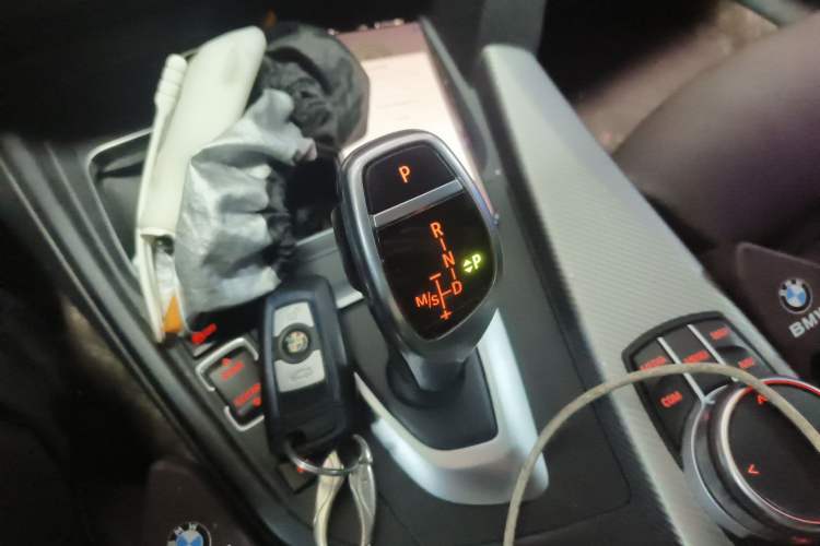 Used BMW 3 Series 2019 320i M Sport Night Edition Gear Lever