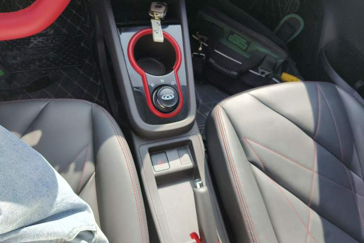 Used Chery Little Ant 2022 Restyled Version Sweet Pink Edition Low-Sugar Version Lithium Iron Phosphate Battery 30.7 kWh 30 kW 301 km Gear Lever