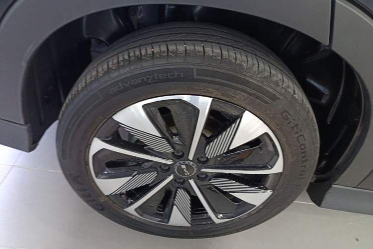 Used BYD Song PLUS New Energy 2025 DM-i 160KM Flagship Model Right Rear Wheel Hub