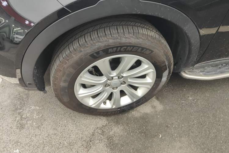 Used Land Rover Discovery Sport 2018 240 PS SE Version Left Front Wheel Hub