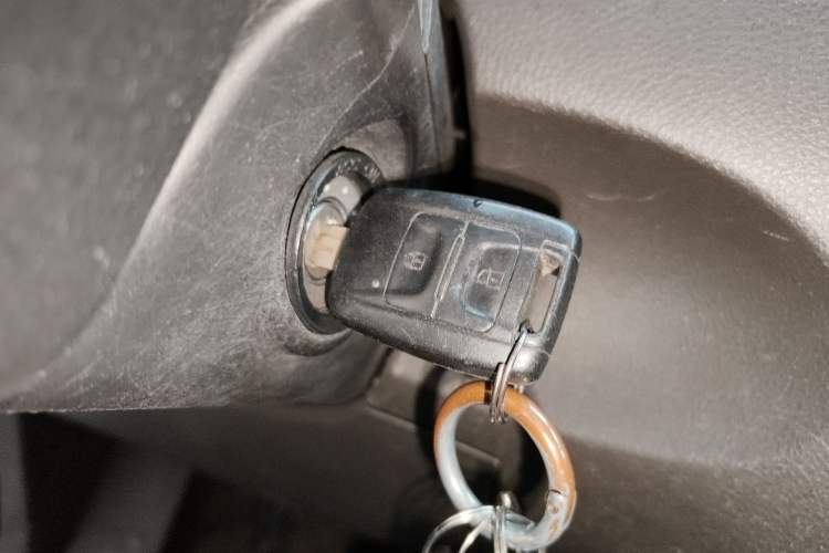 Used Wuling Rongguang V 2018 1.2L Standard Model Vehicle Key