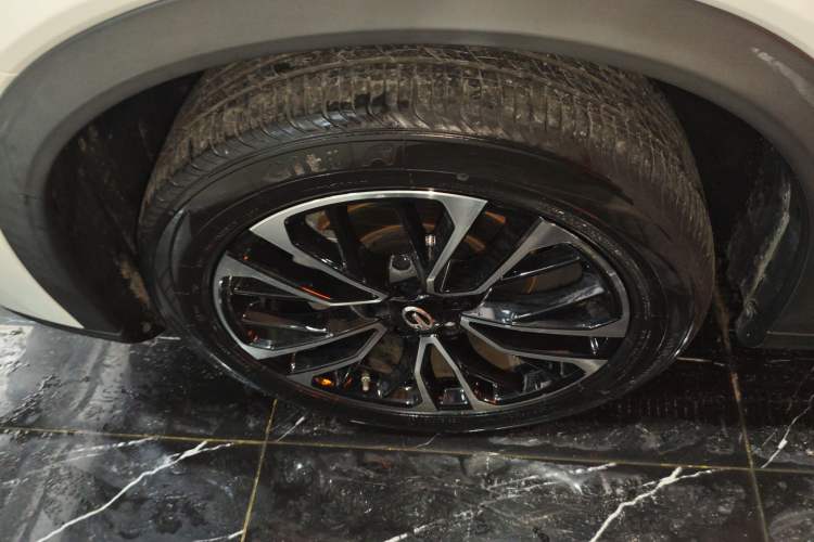 Used GAC Trumpchi GS4 PLUS 2022 270T Automatic Galaxy Edition Left Front Wheel Hub