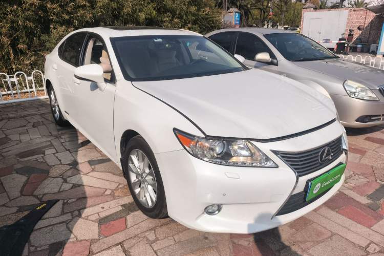 Used Lexus ES 2014 300h Elite Edition