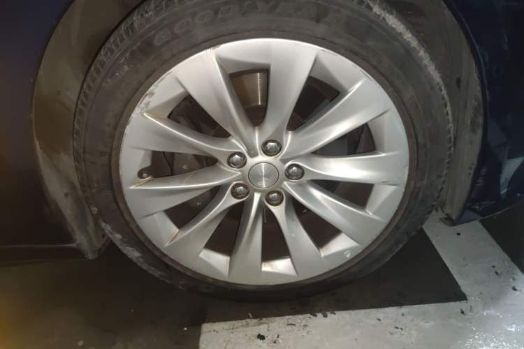 Used Tesla Model S 2017 S 75 Right Front Wheel Hub