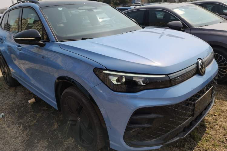 Used Volkswagen Tiguan L 2024 PRO 380TSI Four-Wheel Drive R-Line Prestige Edition Front Right 45 Deg