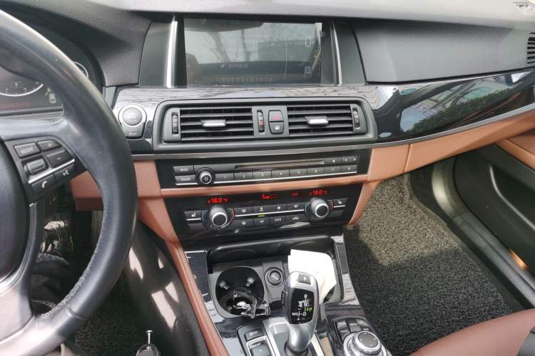 Used BMW 5 Series 2017 520Li Elegant Edition
