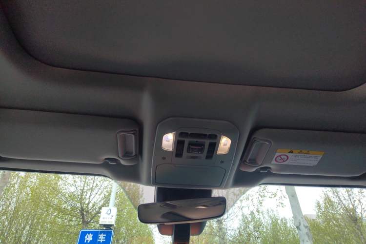 Used Toyota Highlander 2023 2.5L Smart Electric Hybrid Dual-Motor All-Wheel-Drive Luxury 7-Seater Headliner