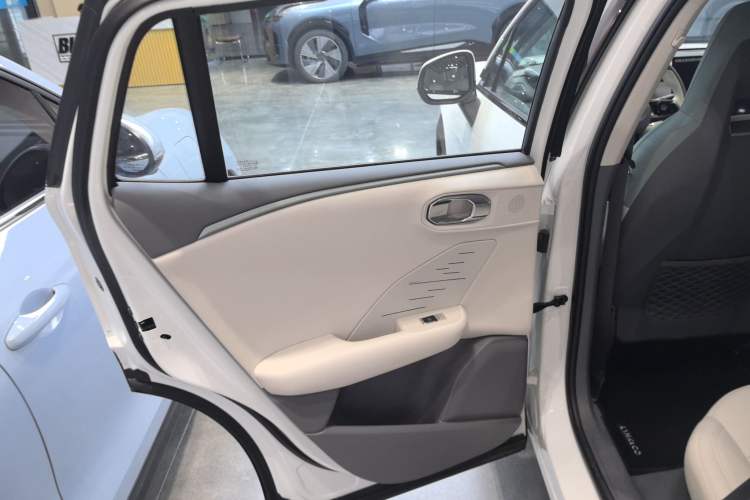 Used Lynk & Co 06 EM-P 2023 EM-P 56 Standard Range Pro