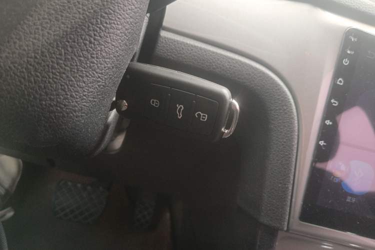 Used Volkswagen Lavida 2013 Revised Classic 1.6L Automatic Fashion Edition
