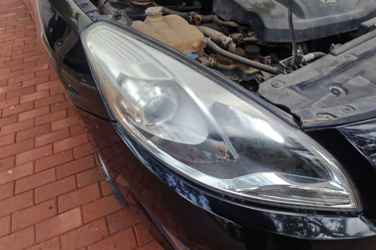 Used Haima Fumei 2014 M5 1.6L Manual Comfort Model Right Front Headlight