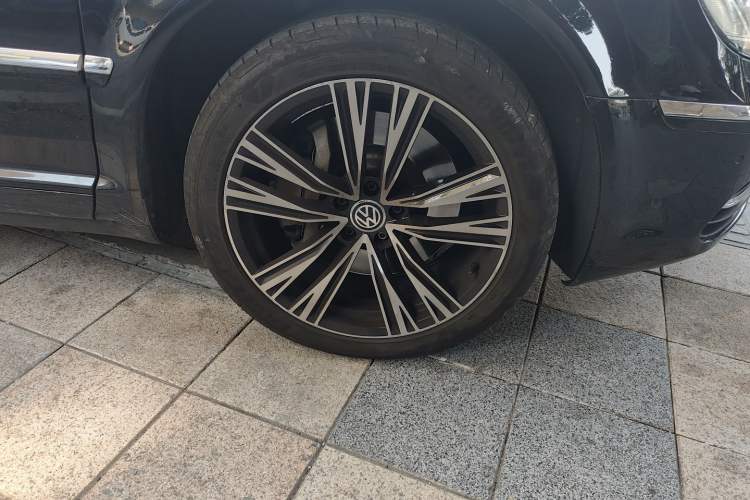 Used Volkswagen Phaeton 2011 3.6L V6 4-Seater Extended-Length Individual Edition