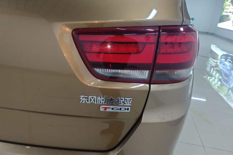 Used Kia KX7 2017 2.0T Automatic Two-Wheel Drive GLS 7-Seater
