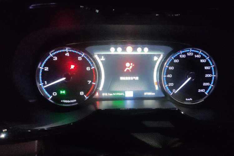 Used GAC Trumpchi GS8 2017 320T Two-Wheel Drive Prestige Version (7 Seats) Instrument Cluster