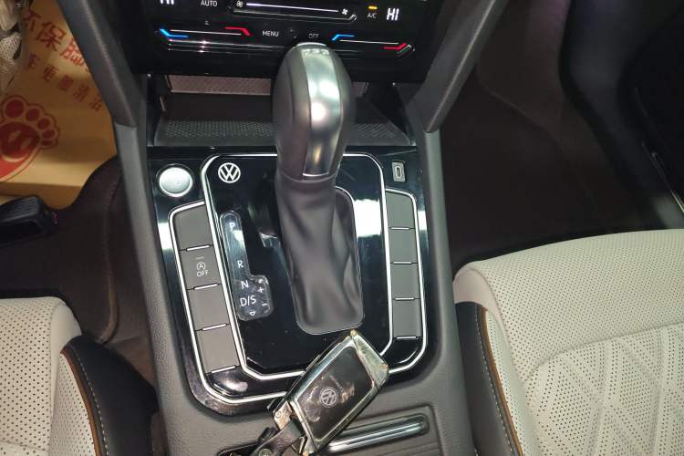 Used Volkswagen Magotan 2024 2 Million Units Zhongxiang Version 330TSI DSG Luxury Edition