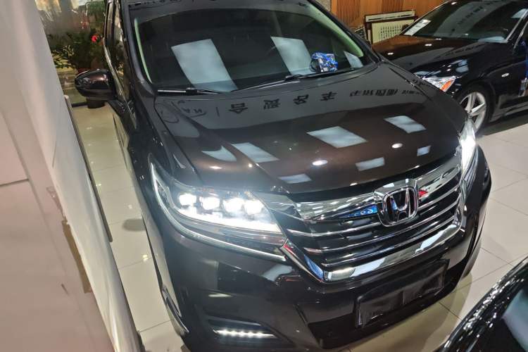 Used Honda Elysion 2016 2.4L Luxury Edition Front Right 45 Deg
