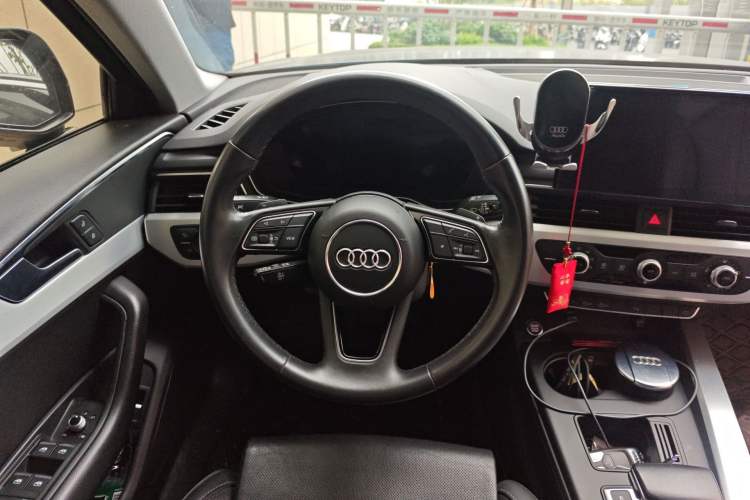 Used Audi A4L 2022 40 TFSI Fashion Dynamic Model Steering Wheel