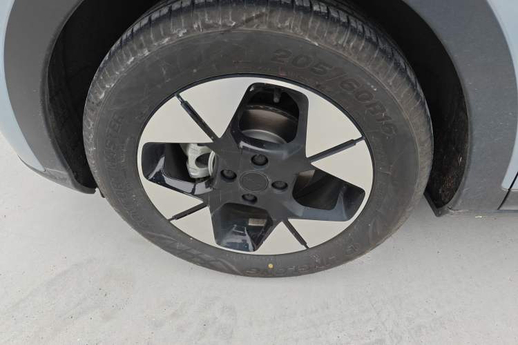 Used Geely Galaxy Geome 2025 UP 410km Exploration Edition Left Front Wheel Hub