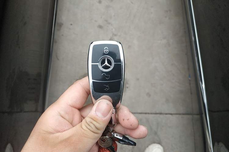 Used Mercedes-Benz E-Class 2016 E 300 L Sporty and Stylish Model
