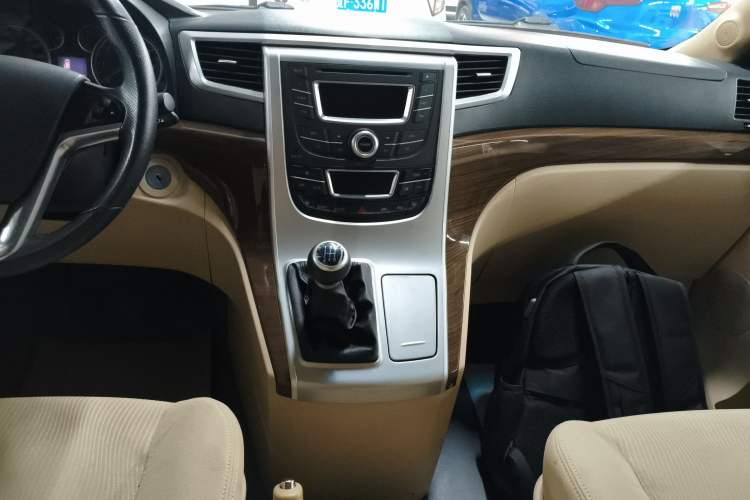 Used Jinbei Grace 2016 2.0L Classic Edition Luxury Short-Wheelbase 7-Seater
