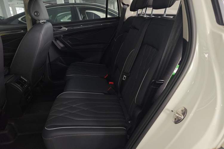 Used Volkswagen Tiguan L 2022 330TSI Automatic Two-Wheel Drive R-Line Enhanced Edition Left Rear Seat