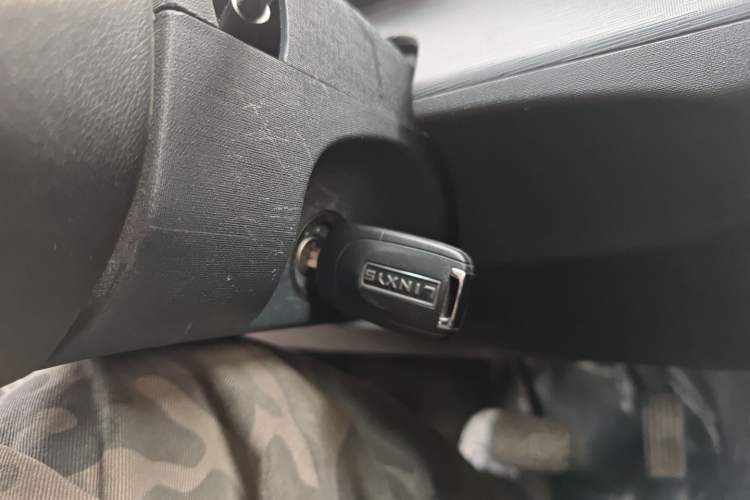 Used Yufeng Yufeng Gold Warehouse 2025 Model Bus Version with Slow Charger