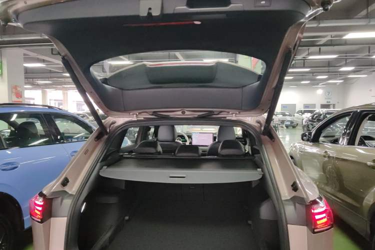 Used Volkswagen Tiguan L 2024 PRO 330TSI Two-Wheel Drive R-Line Smart Edition Trunk