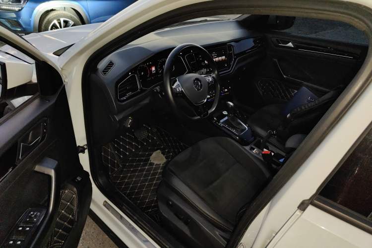 Used Volkswagen T-ROC 2019 280TSI DSG Two-Wheel-Drive Luxury Model China VI Standard Driver Seat