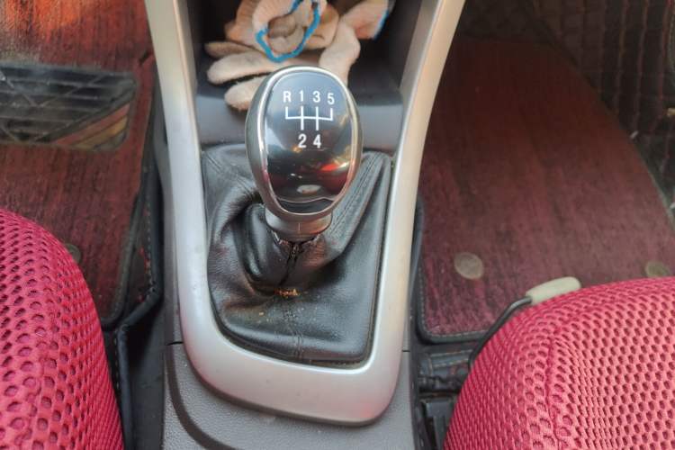 Used Baojun 630 2013 1.5L manual standard version
