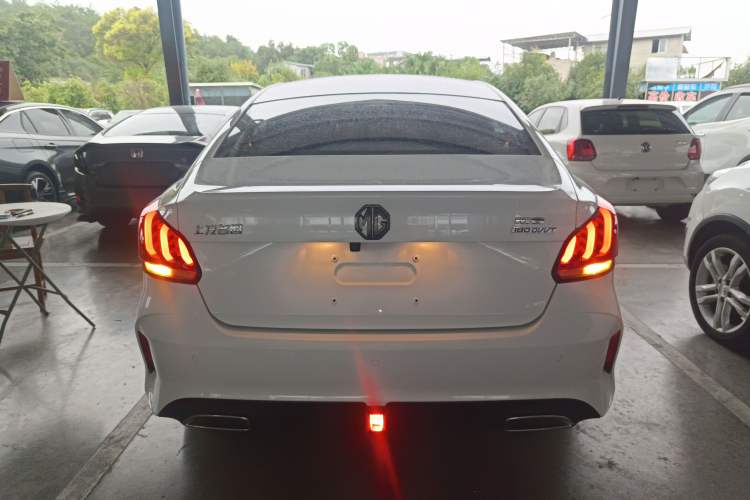 Used MG 5 2022 180 DVVT CVT Youth Luxury Edition
