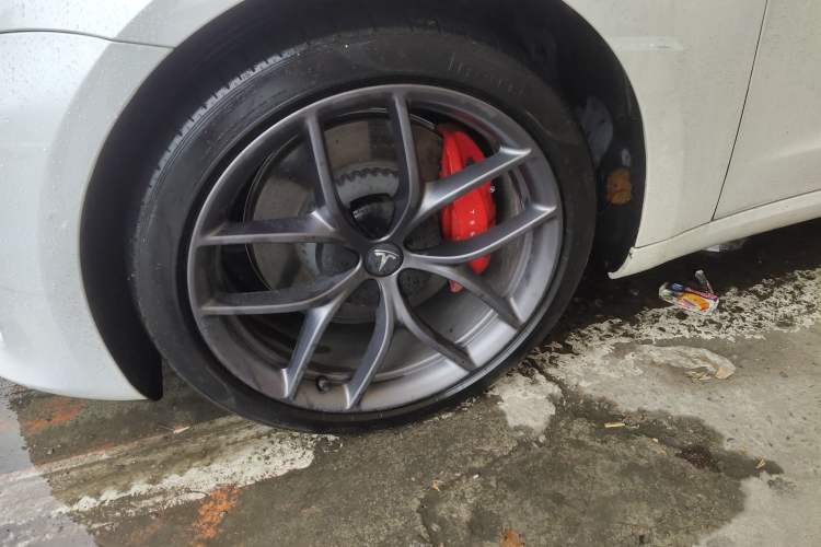 Used Tesla Model 3 2022 Performance High-Performance All-Wheel-Drive Version Left Front Wheel Hub