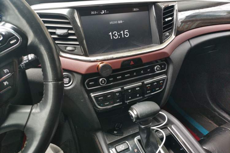 Used GAC Trumpchi GS8 2017 320T Two-Wheel Drive Luxury Smart Connectivity Version (7 Seats)