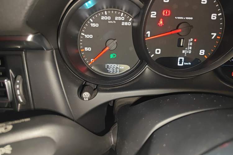 Used Porsche Macan 2021 Macan 2.0T Odometer Close Up